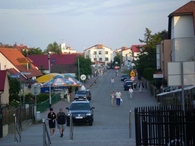 Ulica Morska przy głównym wejściu na plażę.